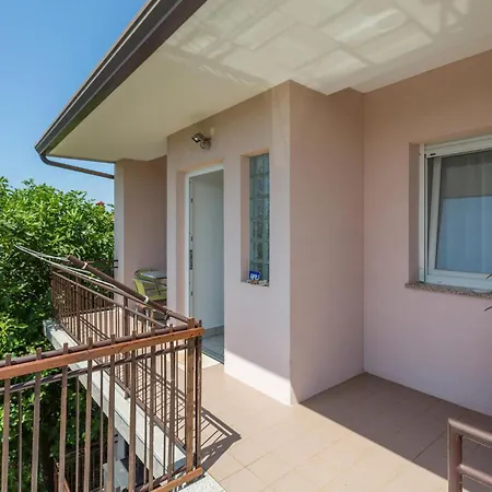 Gorgeous Apartment In Umag With Wifi Exterior photo