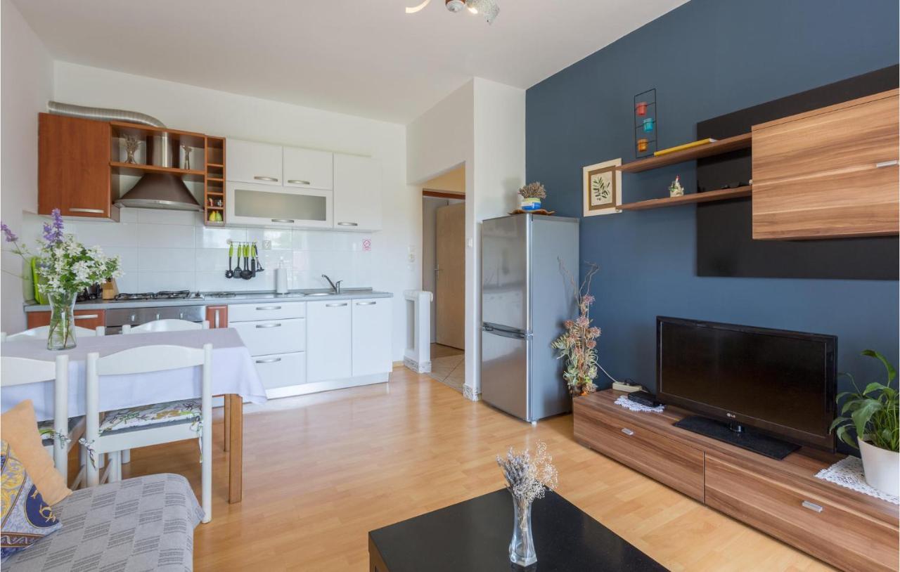 Gorgeous Apartment In Umag With Wifi *