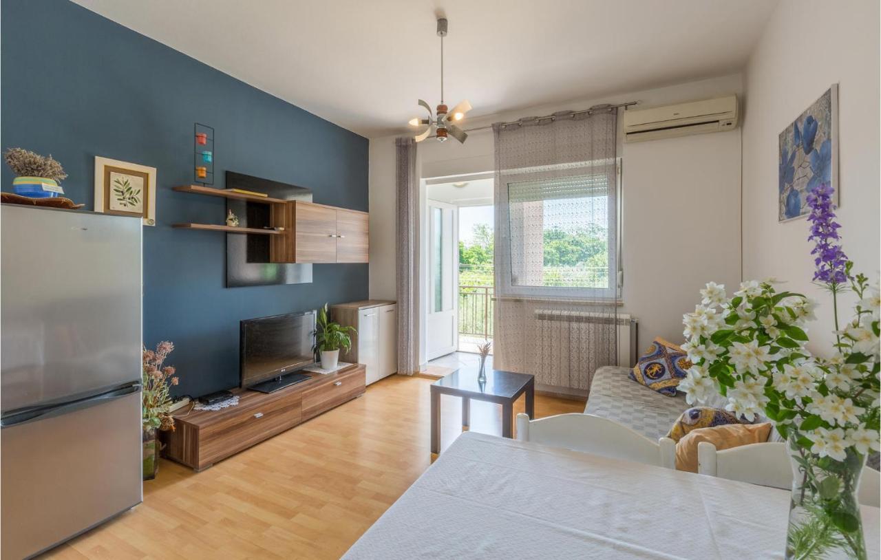 Gorgeous Apartment In Umag With Wifi Apartment