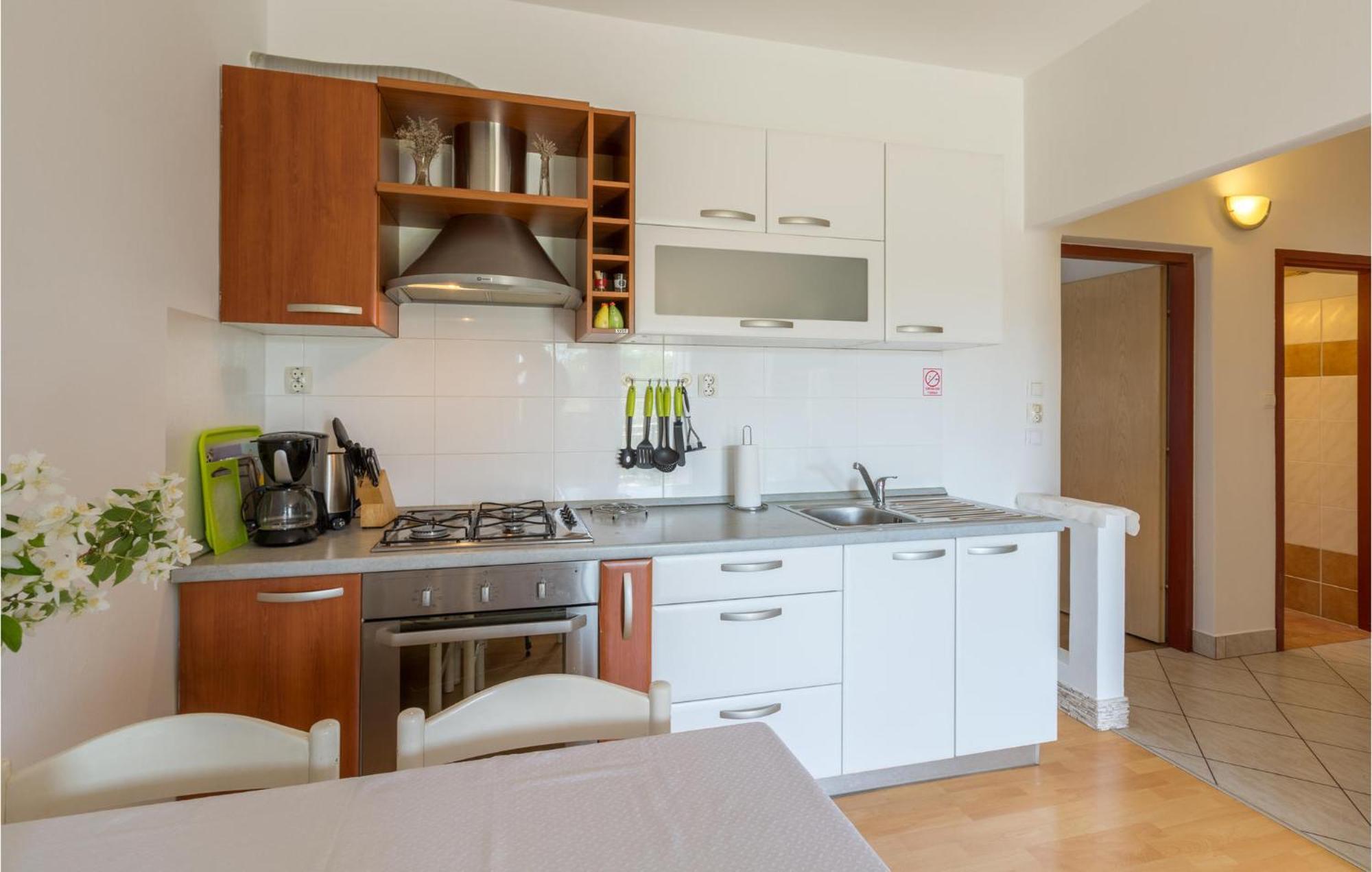 Gorgeous Apartment In Umag With Wifi
