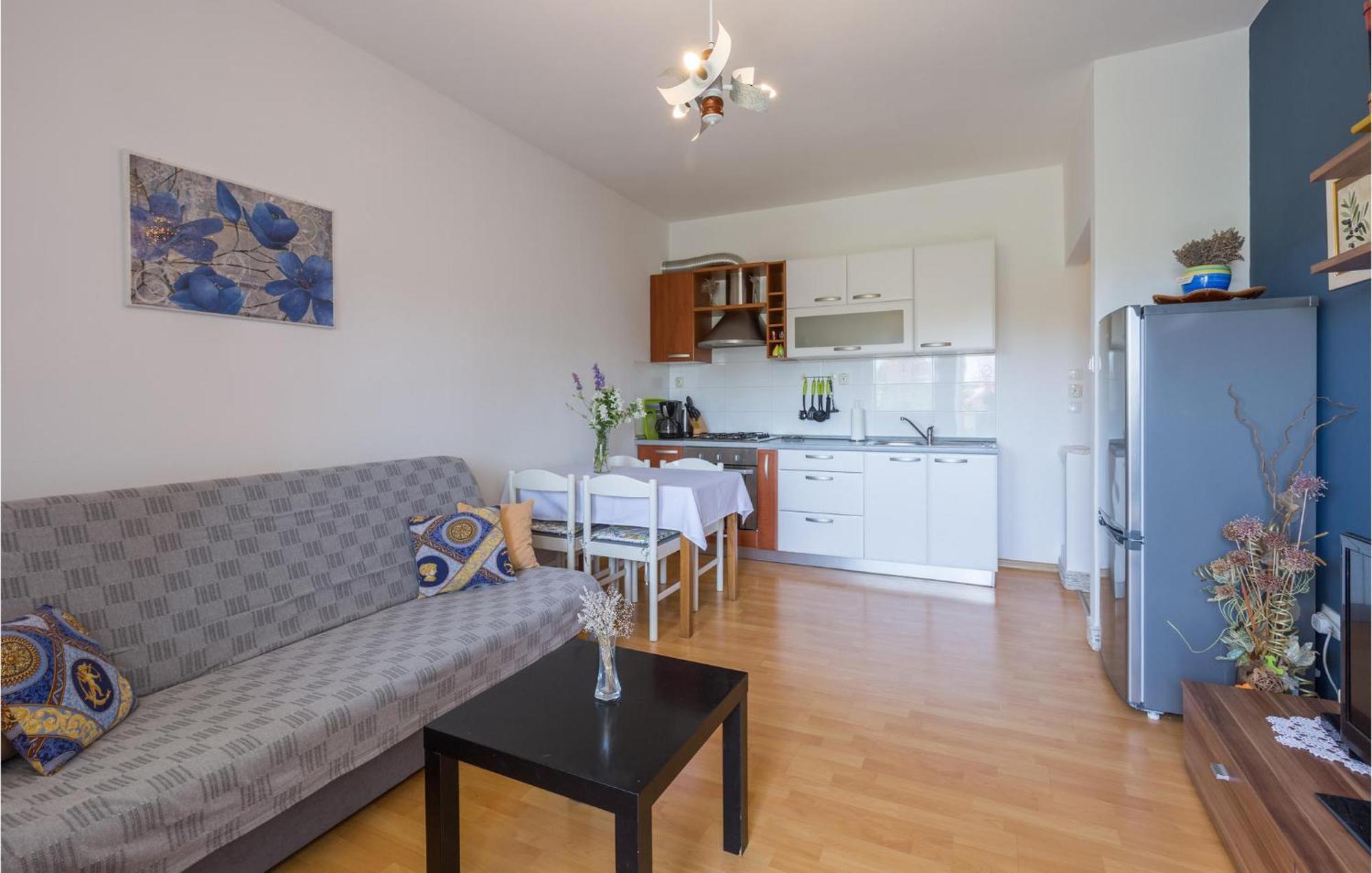 Gorgeous Apartment In Umag With Wifi * Umag