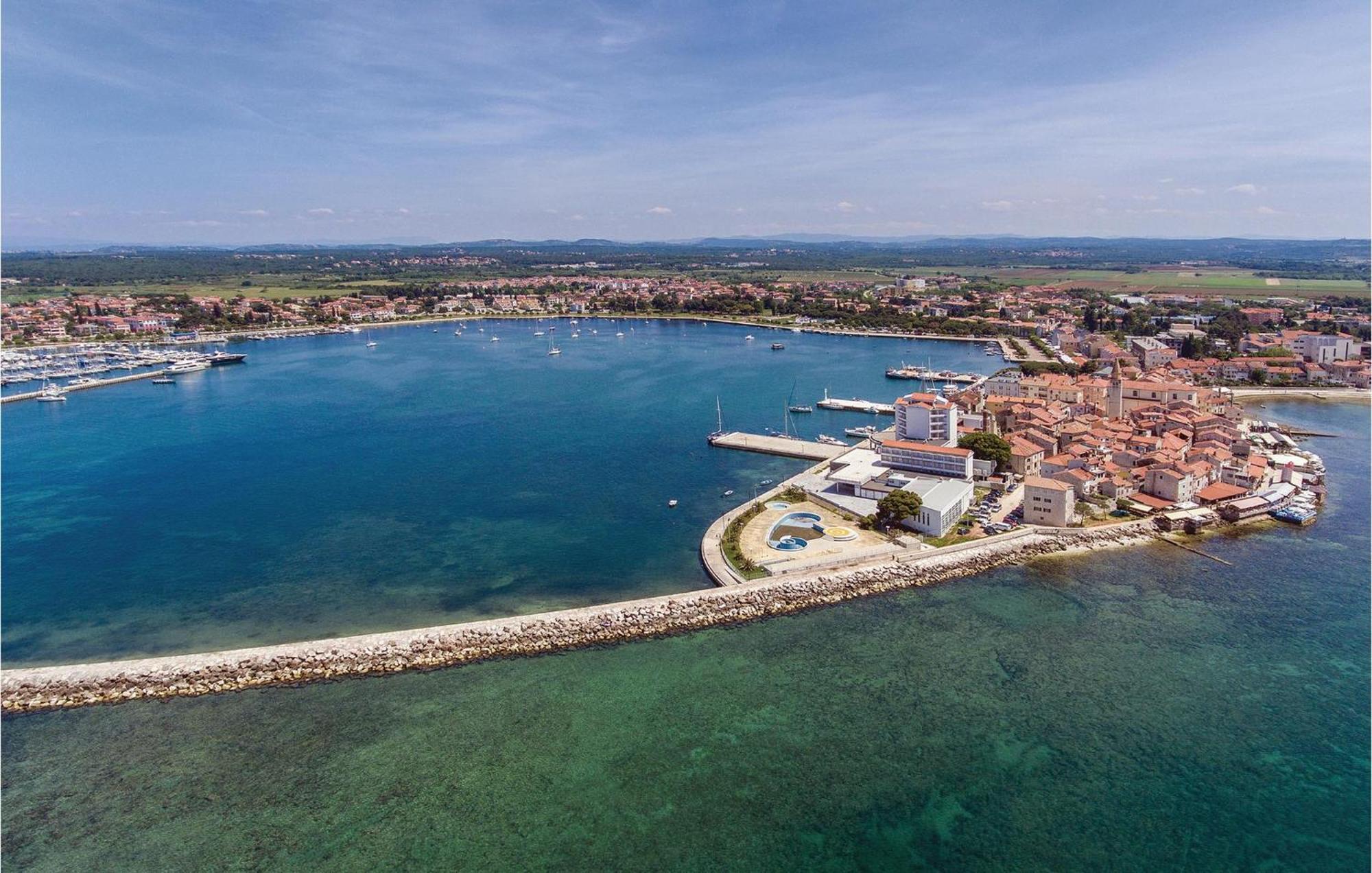 Gorgeous Apartment In Umag With Wifi